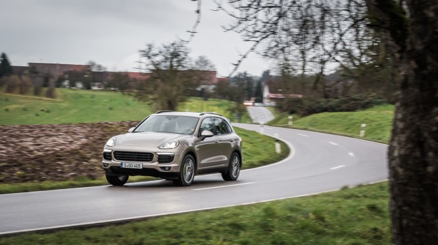 porsche-cayenne-s-e-hybrid-03